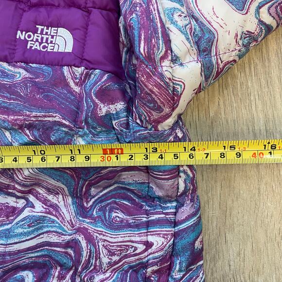 The North Face Girls Reversible Hooded Jacket 5T Purple Marble Print Puffer S23 - Picture 4 of 10